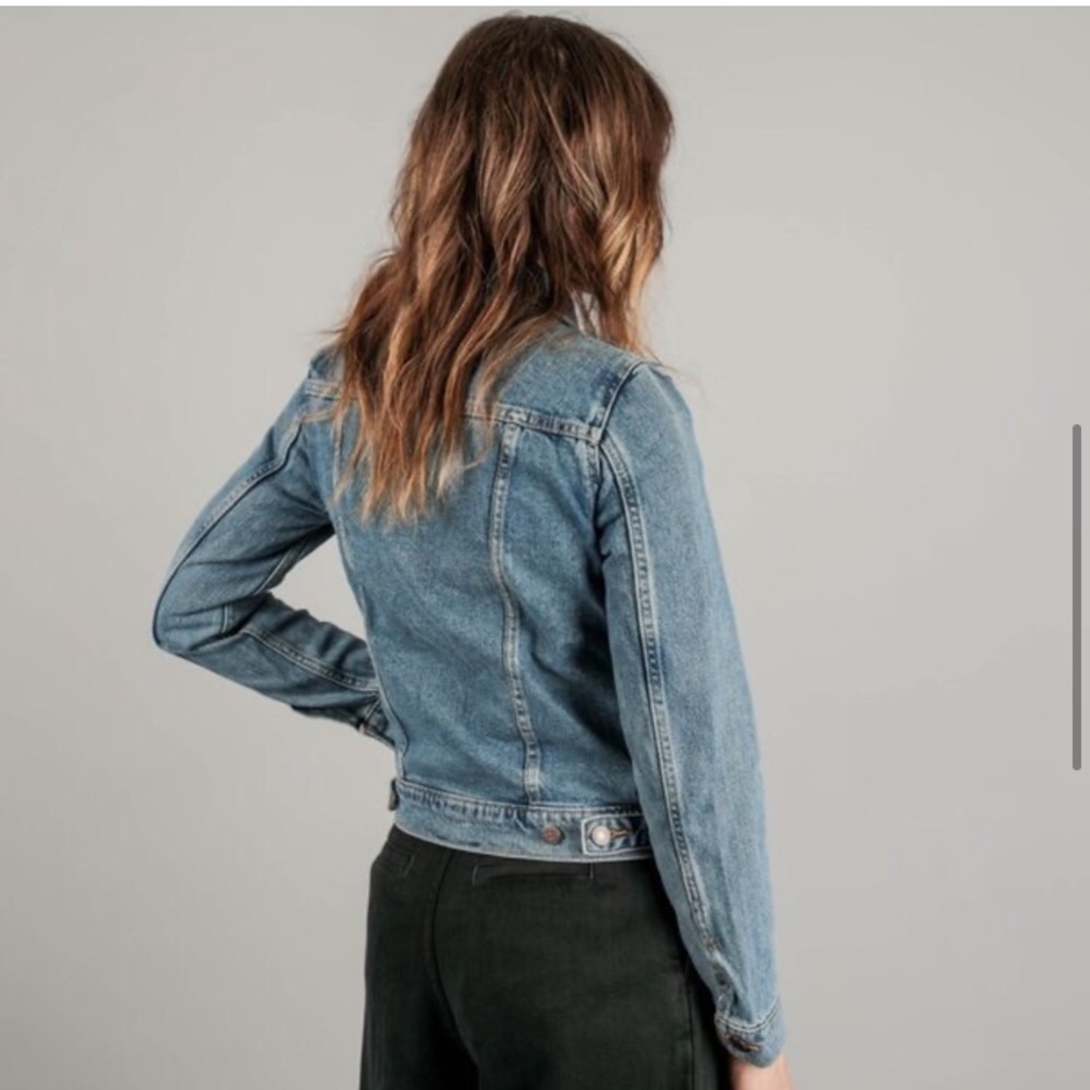 NWT Levi's Original Trucker Jacket in Medium Wash - Picture 4 of 13